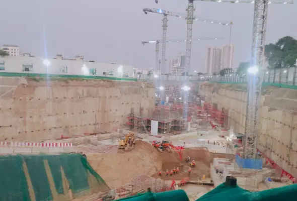Commercial Construction Projects,Skilled construction workforce working on a large-scale development projec